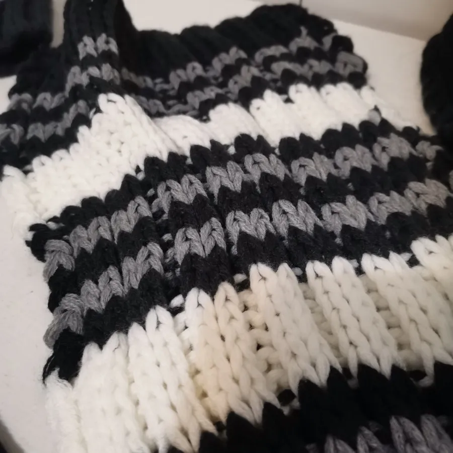 کلاه وشال ودستکش مشکی باف