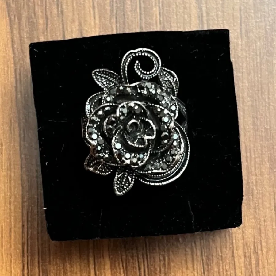 انگشتر رز ورشو کاملا نو