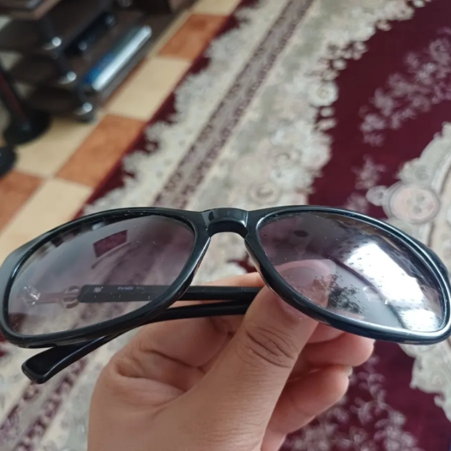 عینک مشکی درحدنو