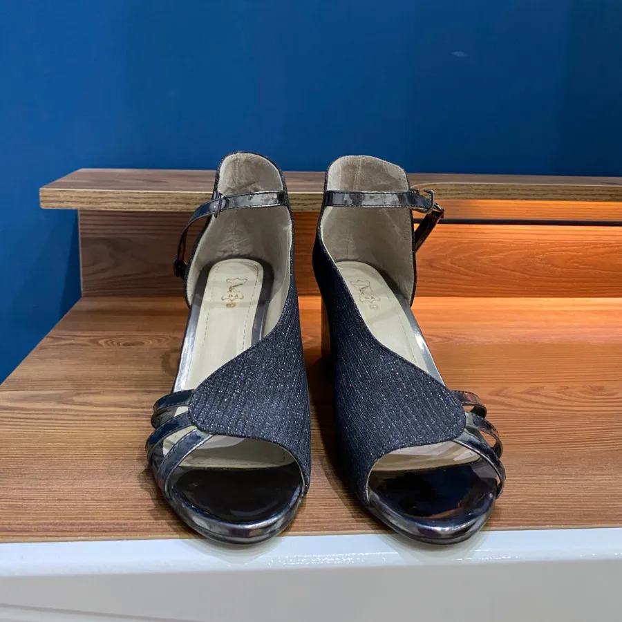 کفش پاشنه بلند