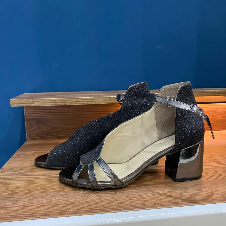 کفش پاشنه بلند