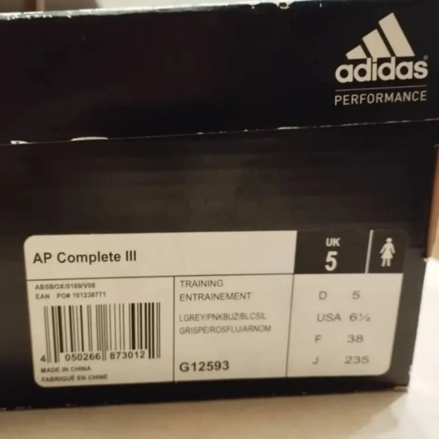 کفش پیاده روی آدیداس