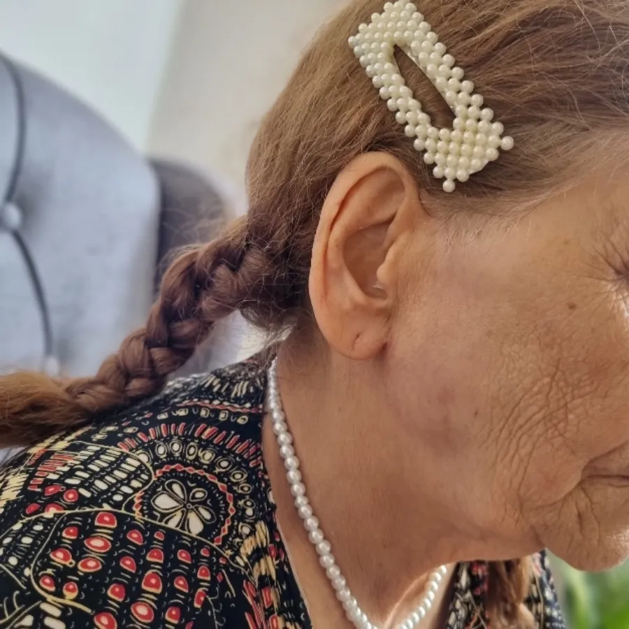 گردنبند و گلسر