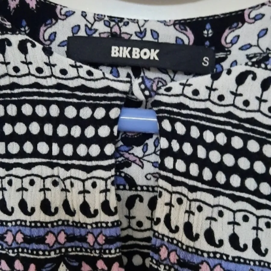 بلوز Bikbok سایز 38 40