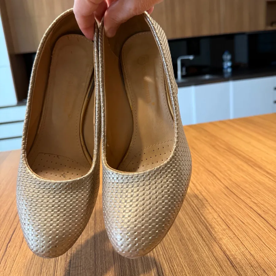 کفش طلایی مامامیا