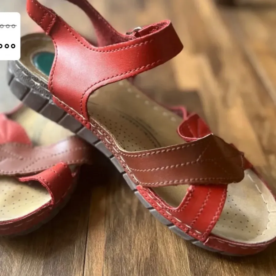 صندل تابستانی چرم قرمز