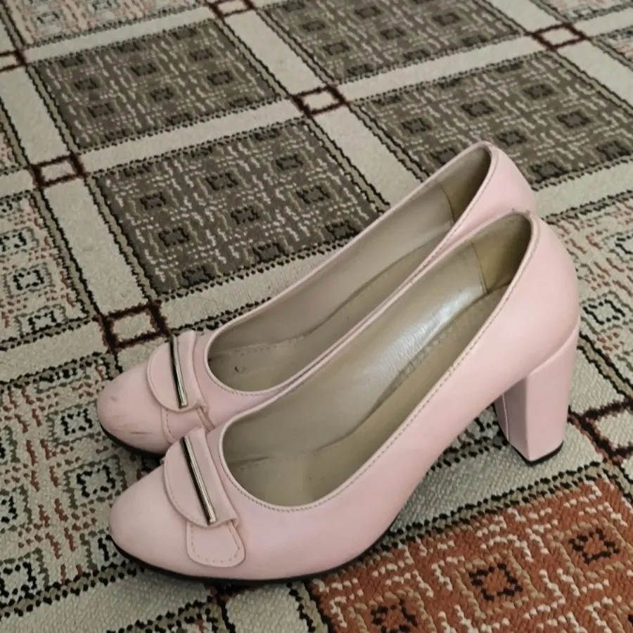 کفش پاشنه بلند صورتی