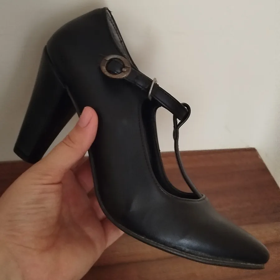 کفش پاشنه بلند