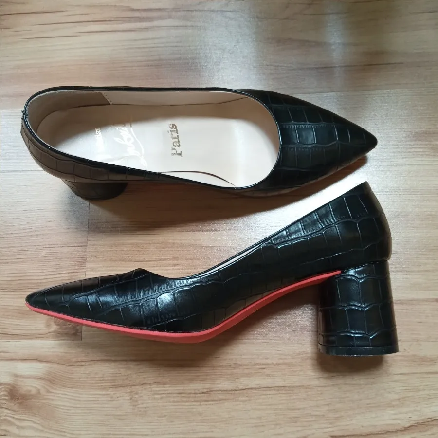 کفش پاشنه دار کف قرمز