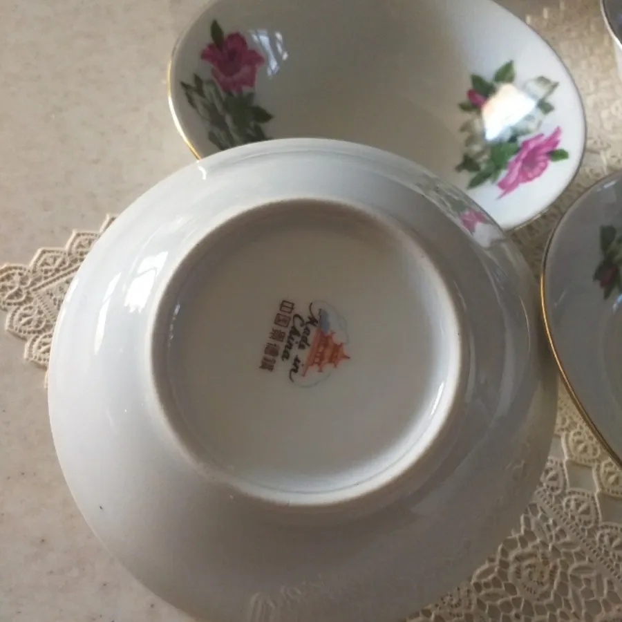 یک دست پیاله گل شیپوری