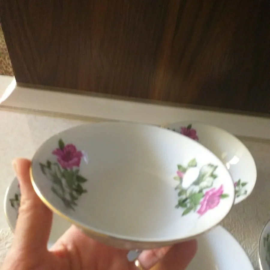 یک دست پیاله گل شیپوری