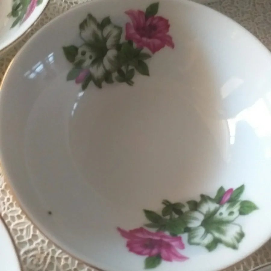 یک دست پیاله گل شیپوری