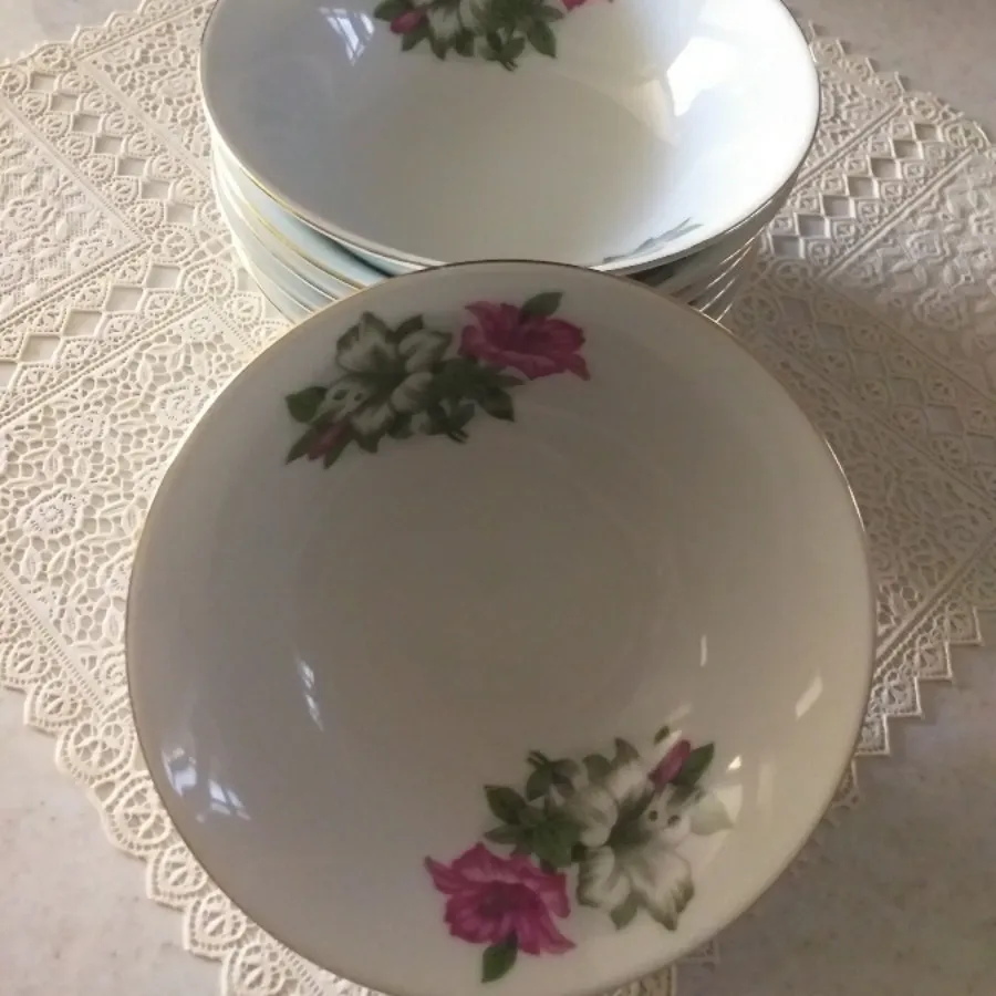 یک دست پیاله گل شیپوری