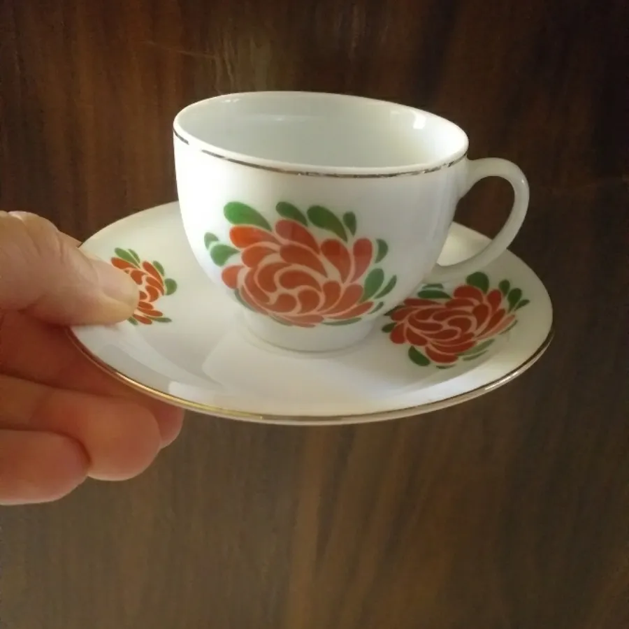 فنجان و نعلبکی قهوه خوری