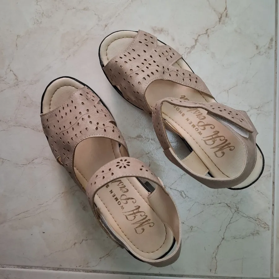 صندل پاشنه دار کرم