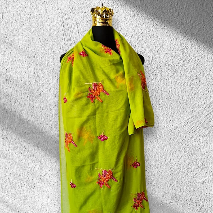 شال گلدوزی شده