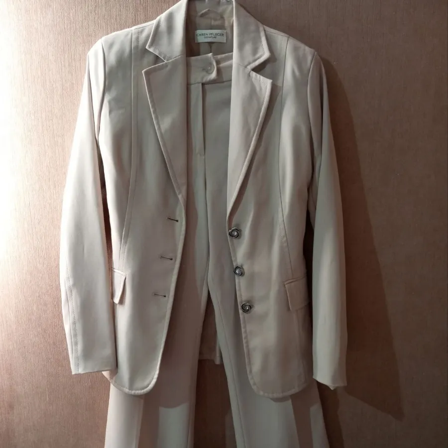 کت و شلوار مارک زنانه