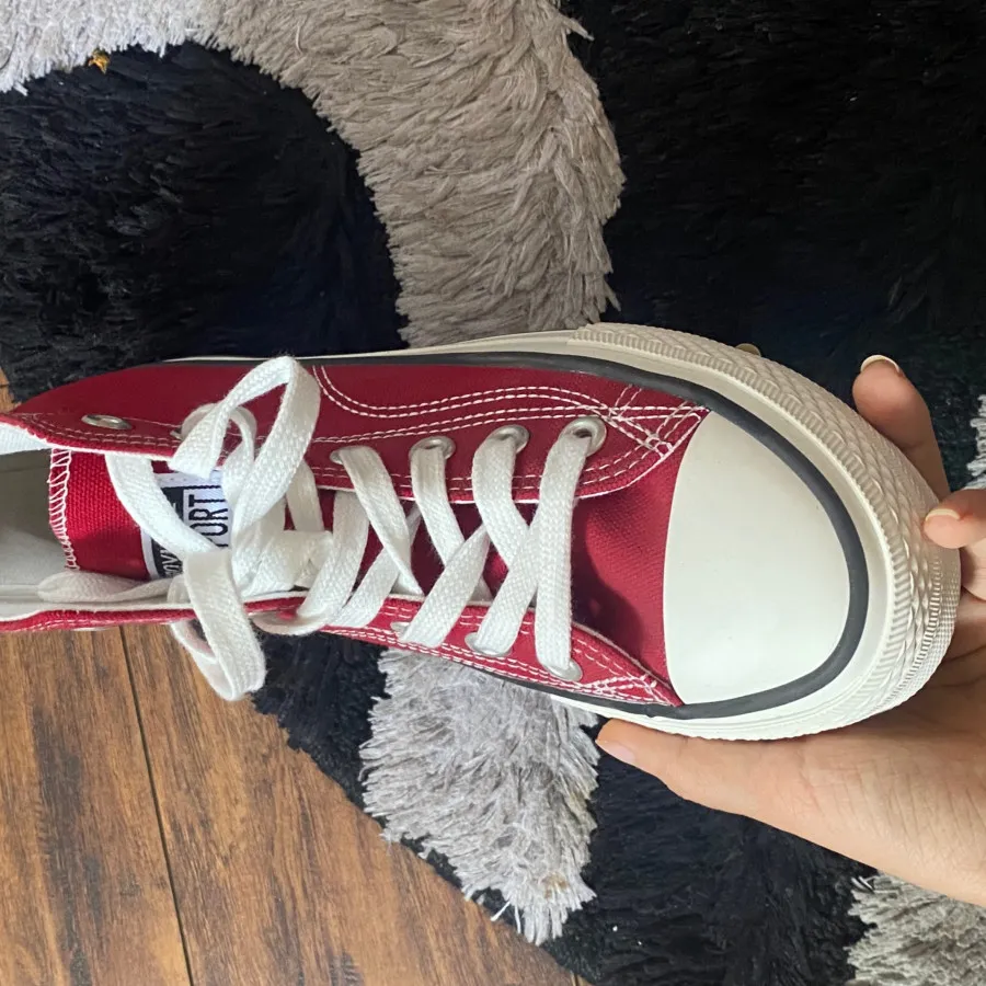 کانورس قرمز نو