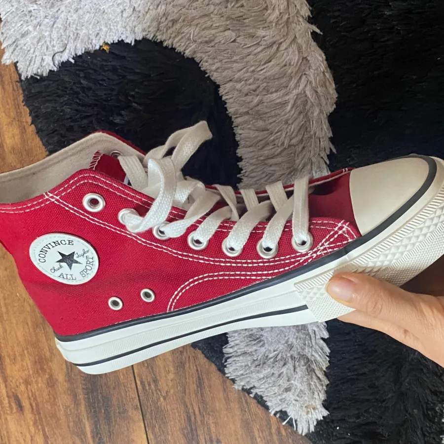 کانورس قرمز نو