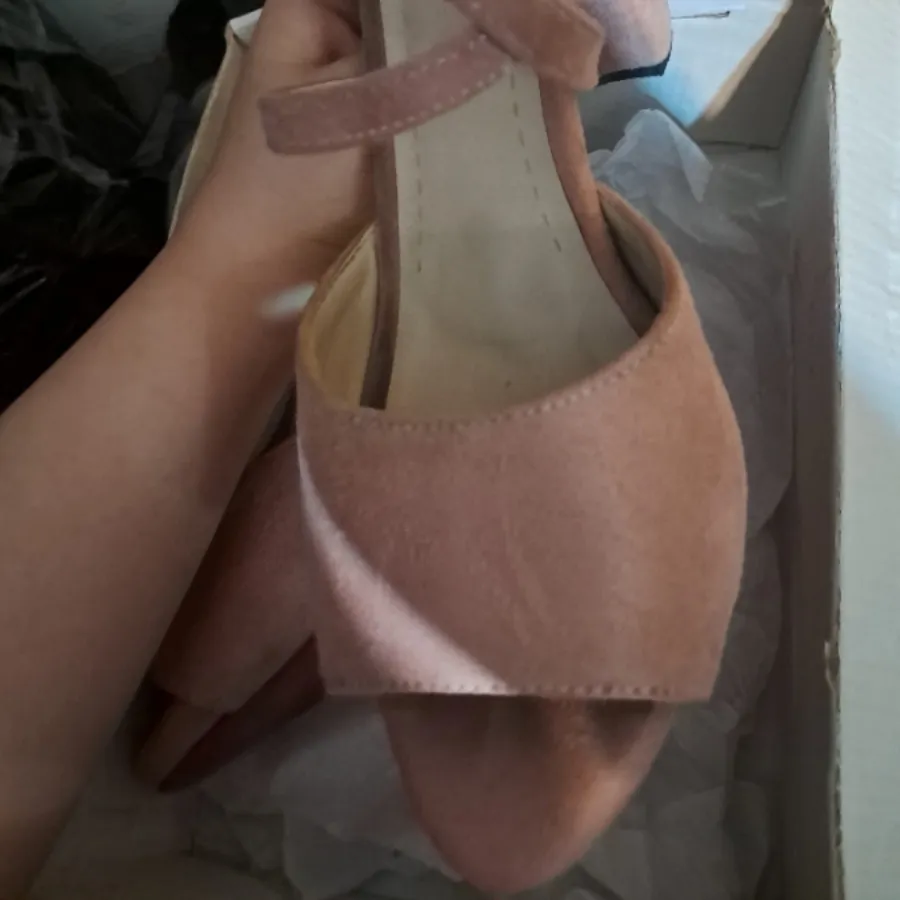 صندل پاشنه بلندصورتی‌مخمل