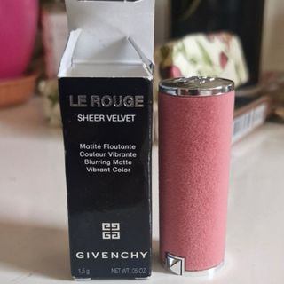 رژلب ژیونشی، گیونچی