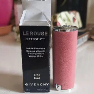 رژلب ژیونشی، گیونچی
