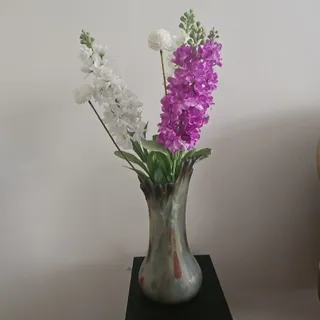 گلدان و گل سنبل