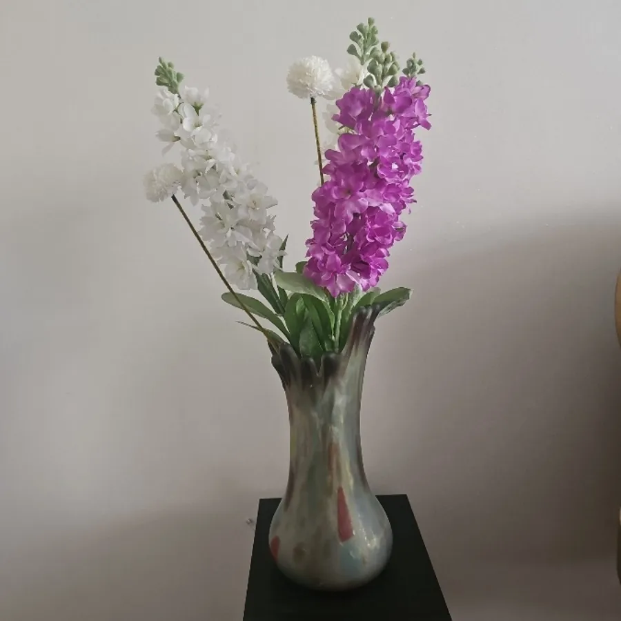 گلدان و گل سنبل