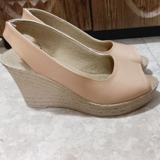 مزایده صندل کرم سایز 40