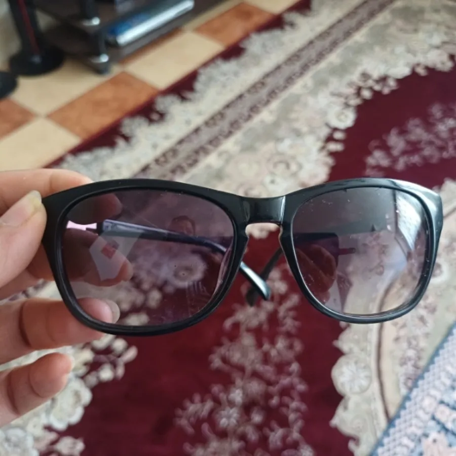 عینک مشکی درحدنو