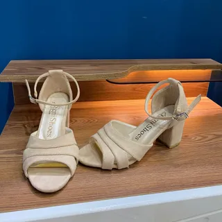 کفش پاشنه بلند