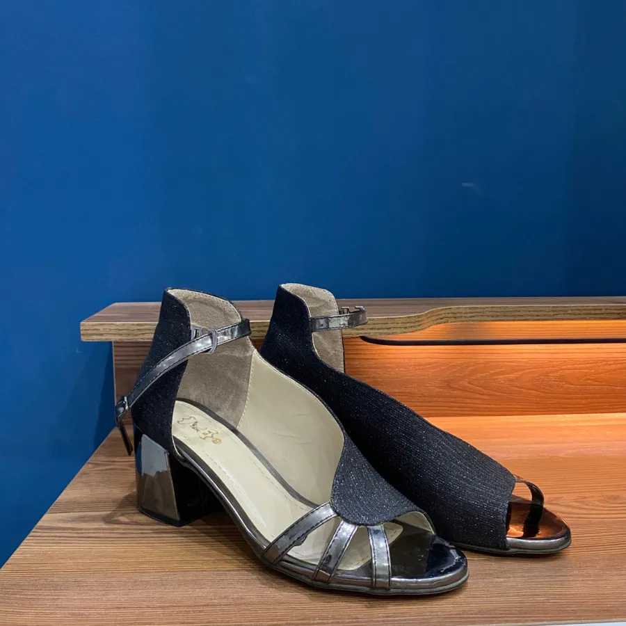 کفش پاشنه بلند