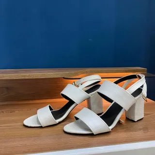 کفش پاشنه بلند