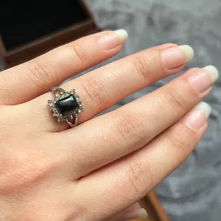 انگشتر نگین دار کاملا نو