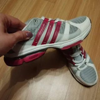 کفش پیاده روی آدیداس