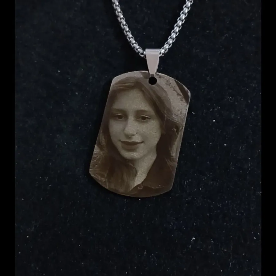 گردنبند حکاکی شده