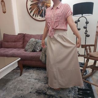 دامن کرم رنگ