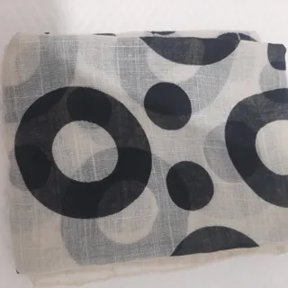 روسری سفید طرحدار