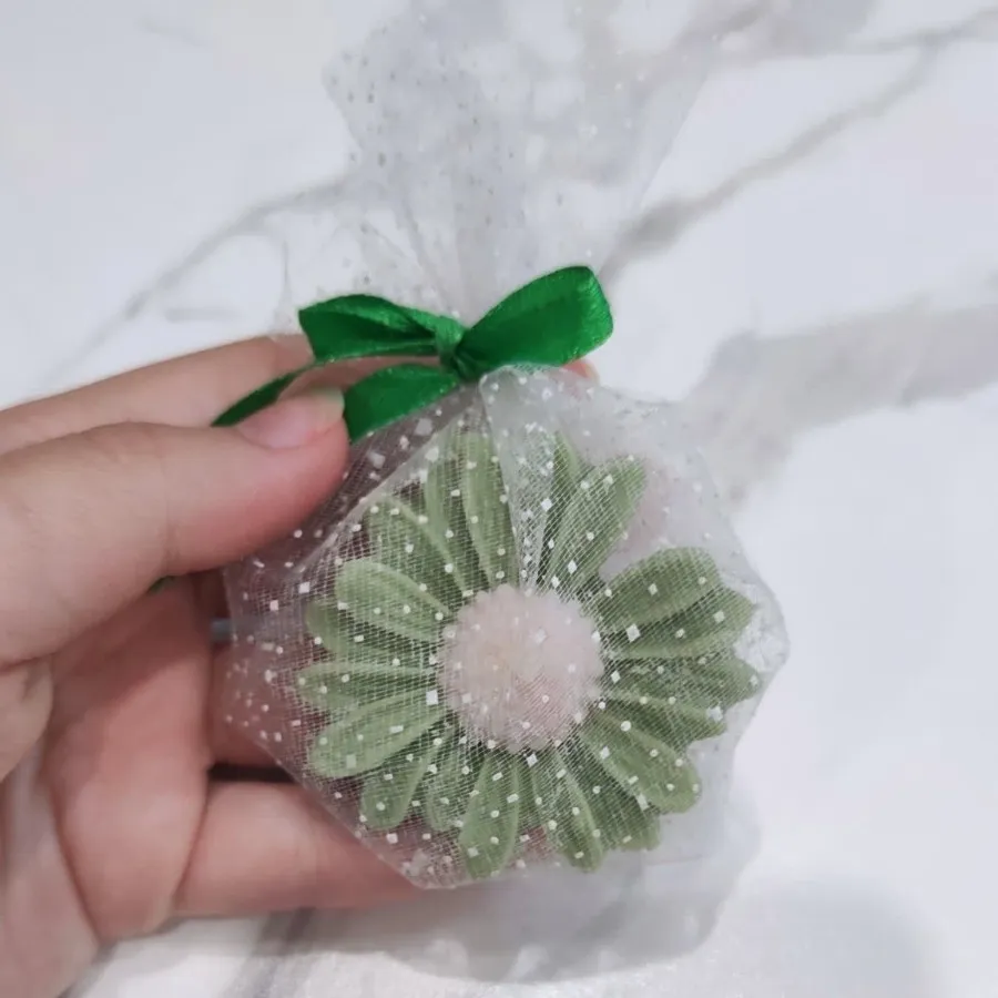 شمع بابونه و موم عسلی