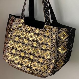 کیف سوزن دوزی مشکی طلایی