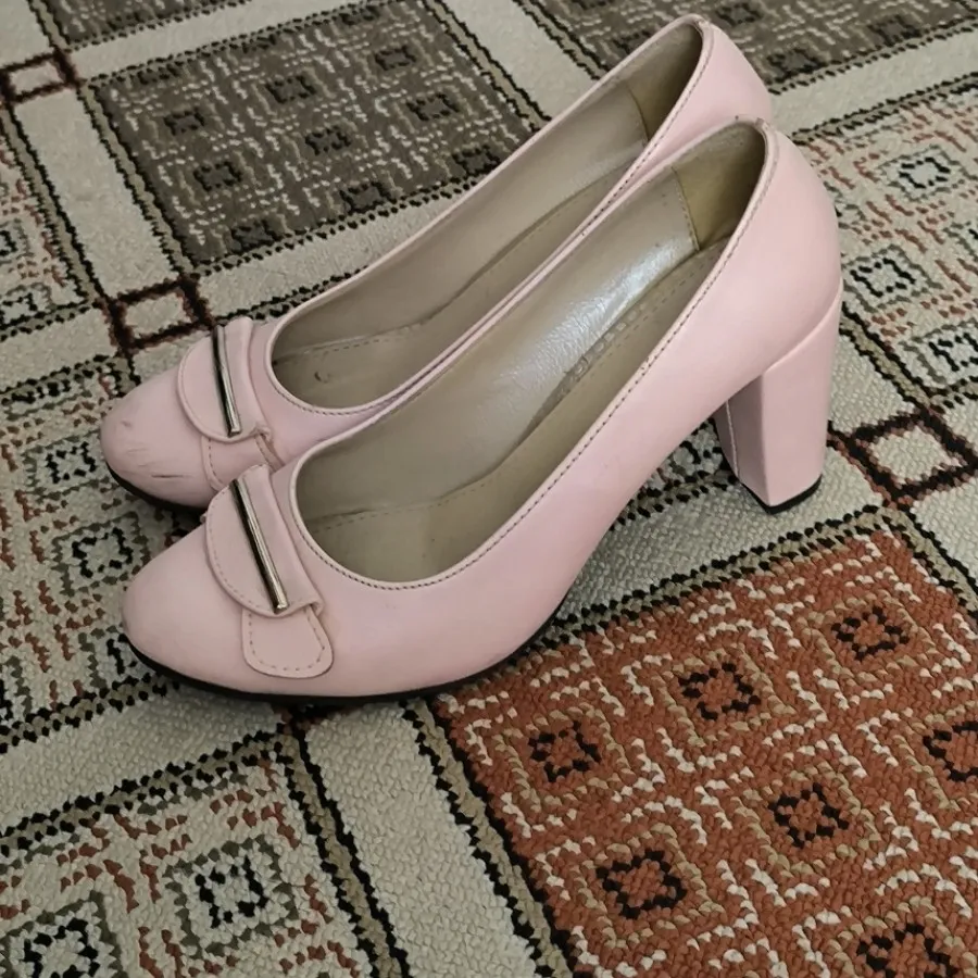 کفش پاشنه بلند صورتی