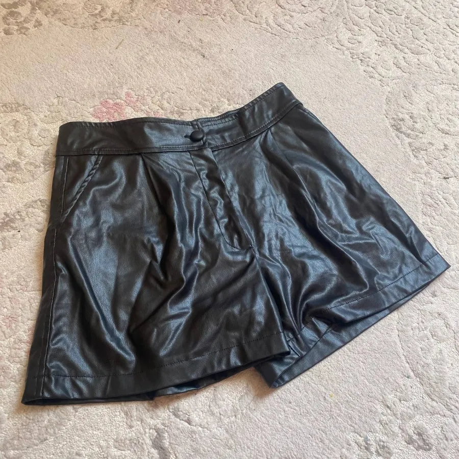 شورت شورتک شلوارک چرم