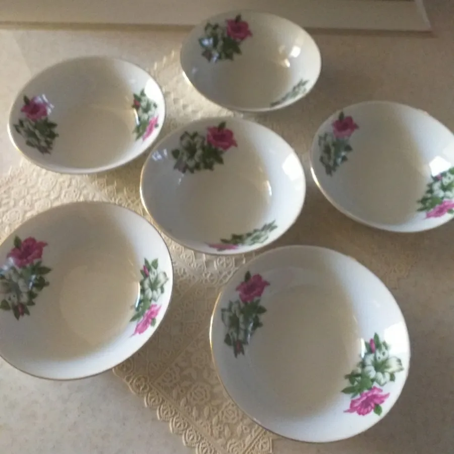 یک دست پیاله گل شیپوری