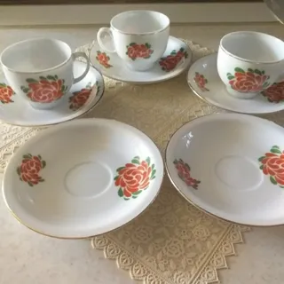 فنجان و نعلبکی قهوه خوری