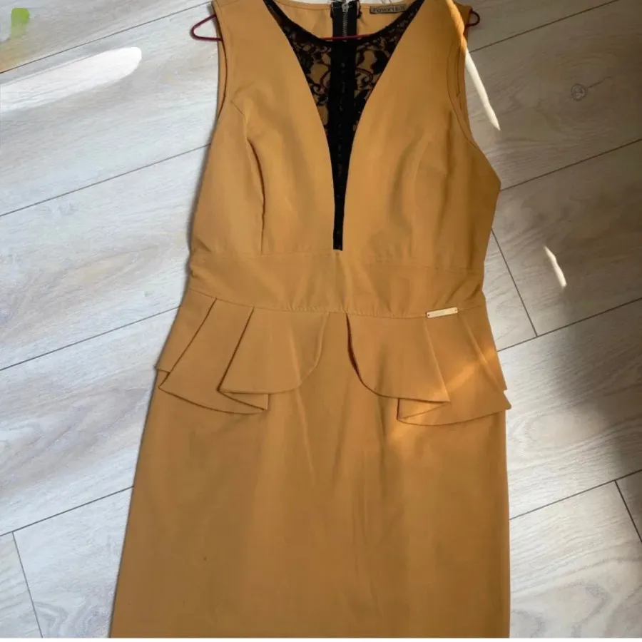 پیراهن خردلی