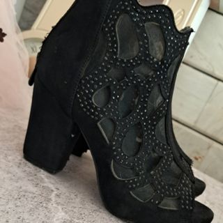 کفش پاشنه بلند