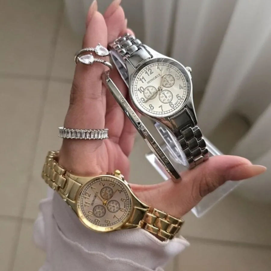 ساعت طرح سه موتوره