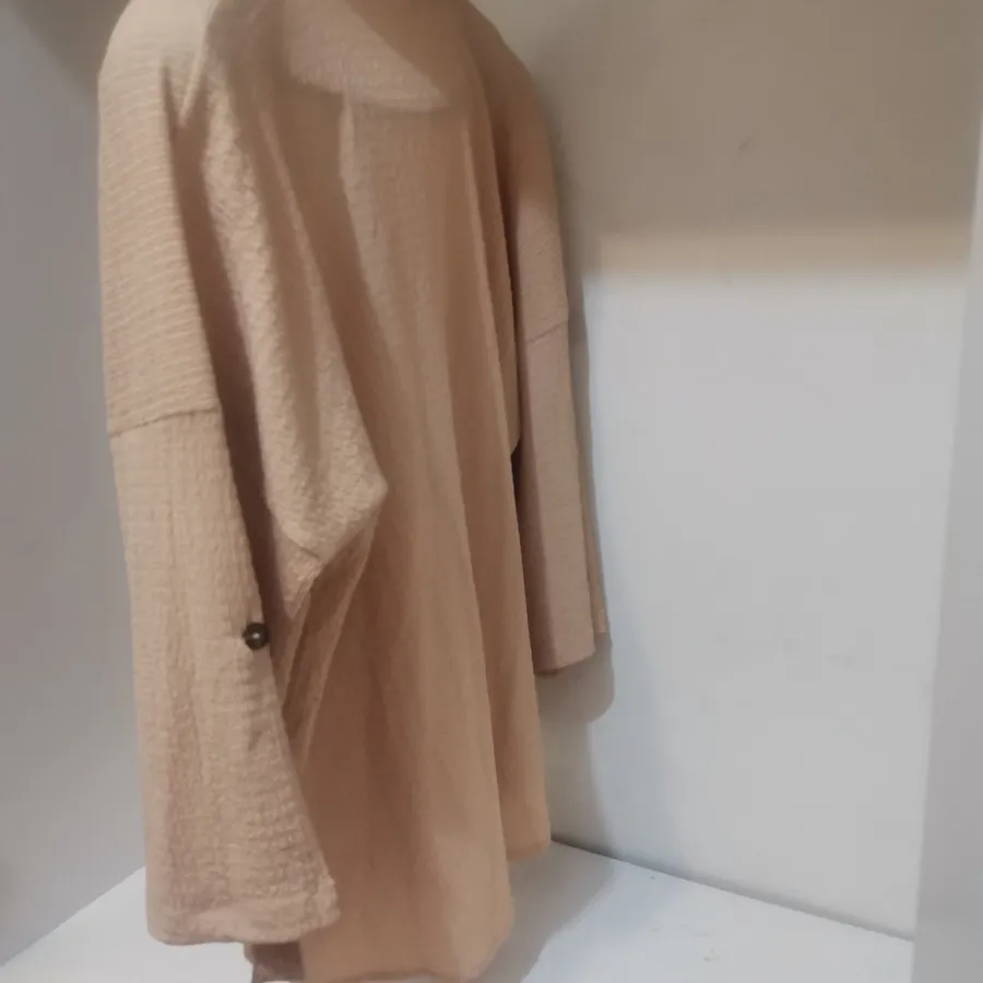 شومیز کرم یقه 7 مانتویی