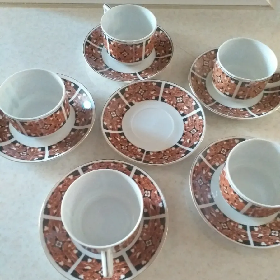 فنجان و نعلبکی کاغذی