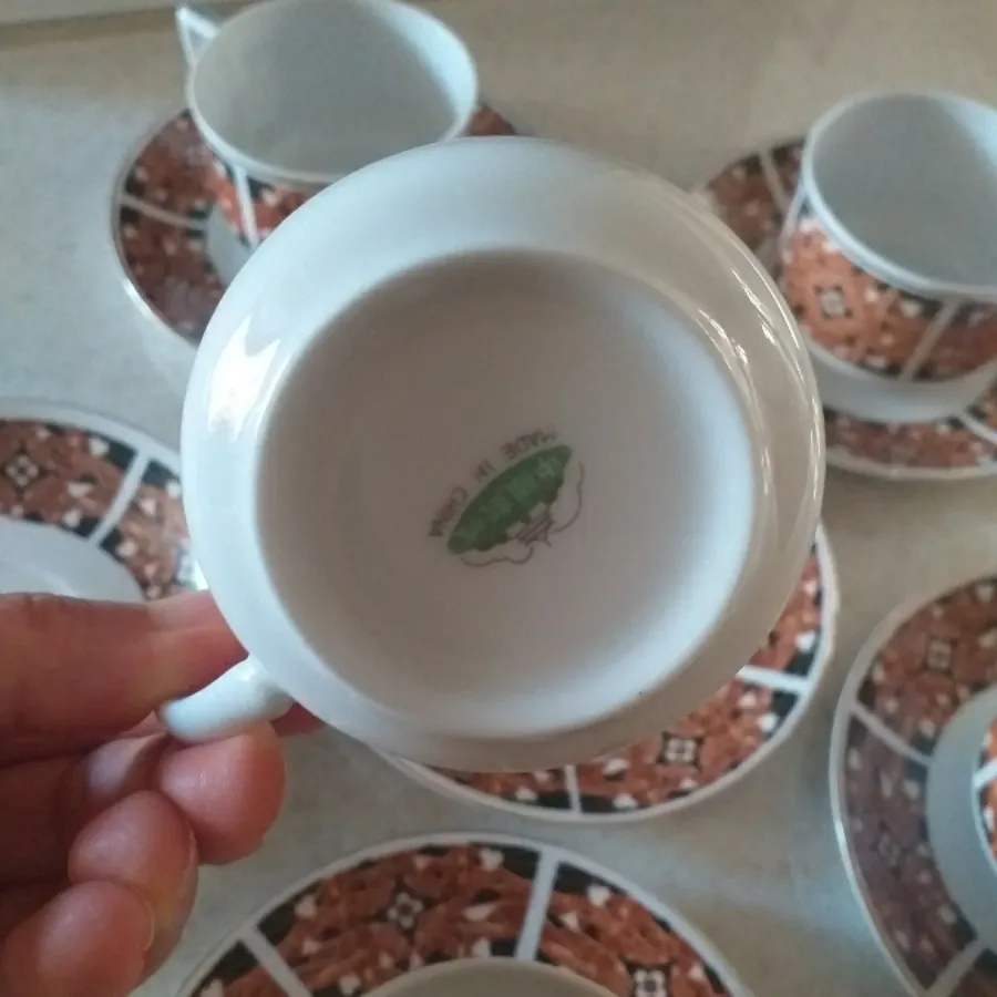 فنجان و نعلبکی کاغذی